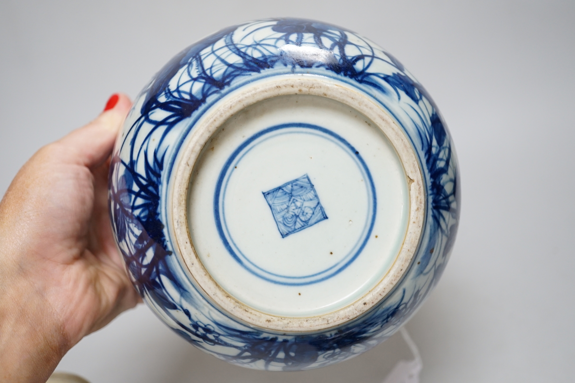 A large Chinese blue and white jar and cover, a similar jar and cover and a dish, large jar and cover, 16cm high